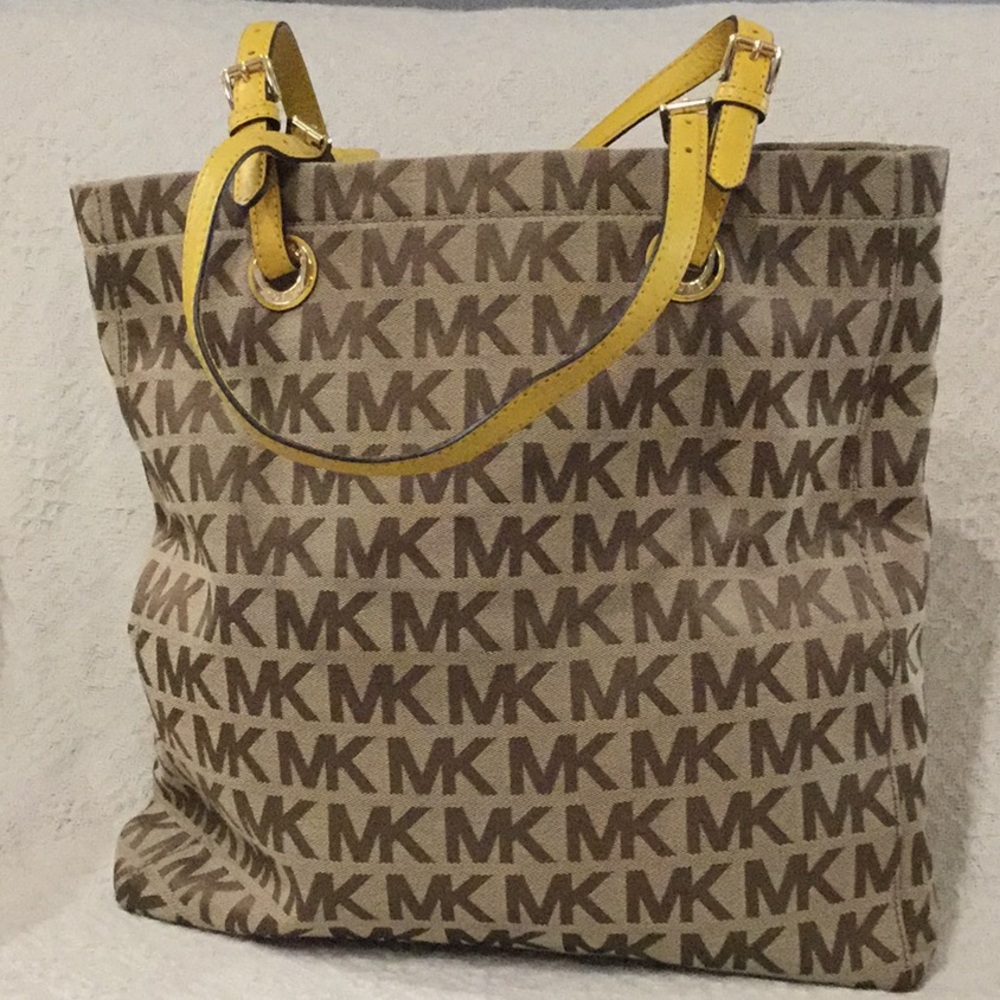 Michael Kors Jet Set Signature Tall Tote